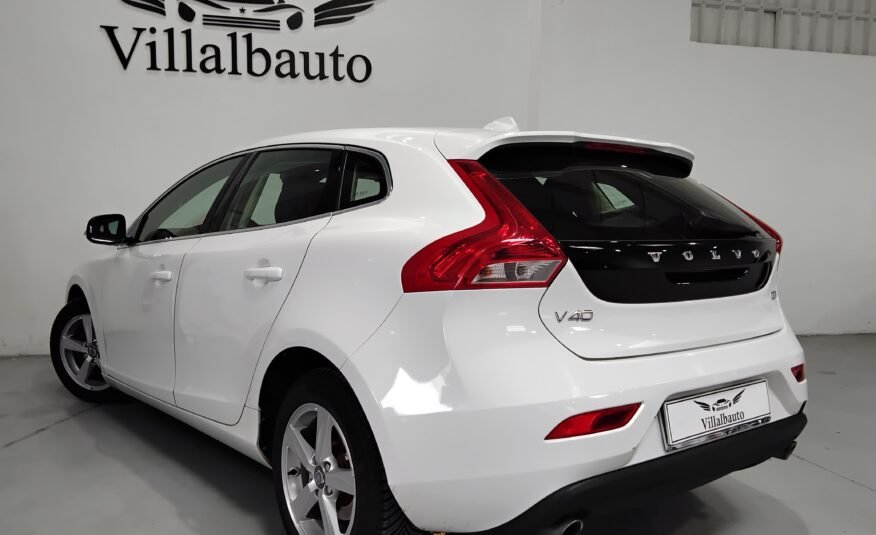 VOLVO V40 D3