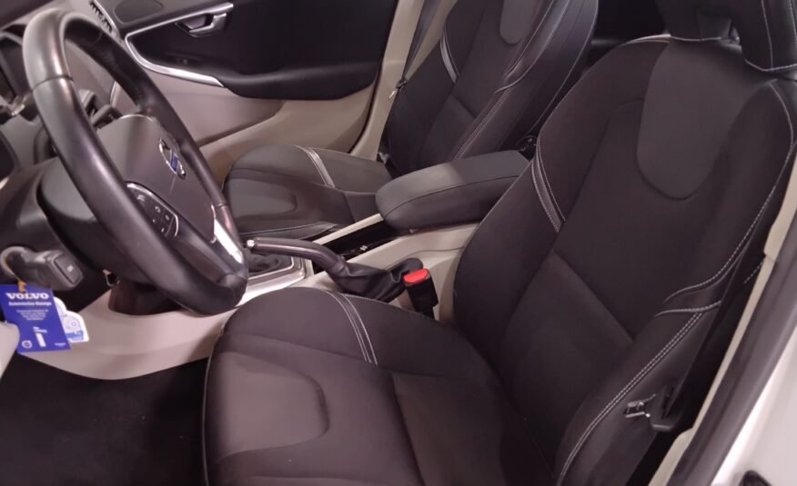 VOLVO V40 D3