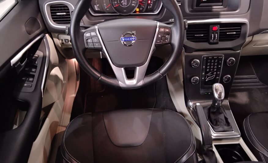 VOLVO V40 D3