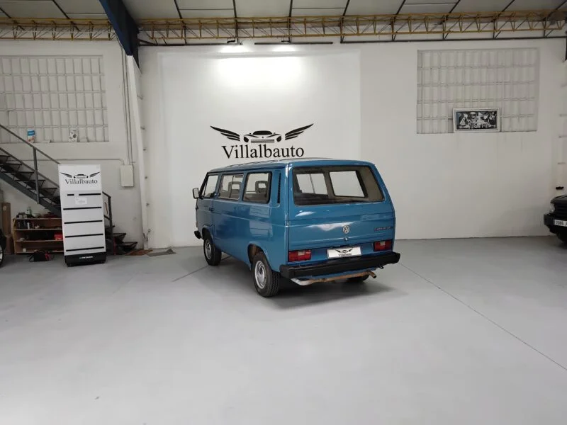 VOLKSWAGEN CARAVELLE