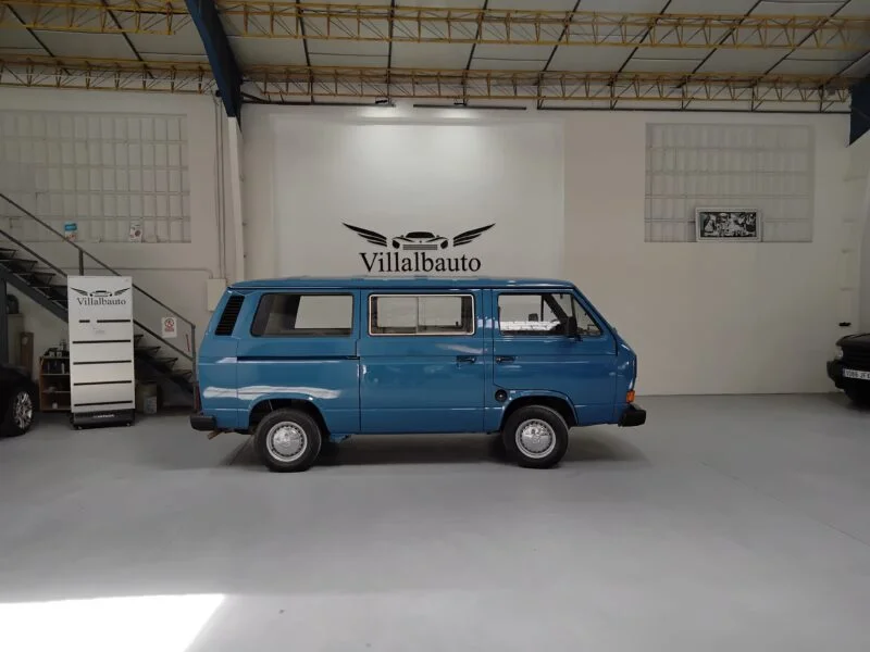 VOLKSWAGEN CARAVELLE