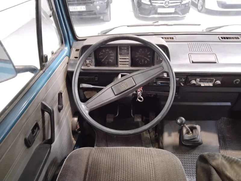 VOLKSWAGEN CARAVELLE