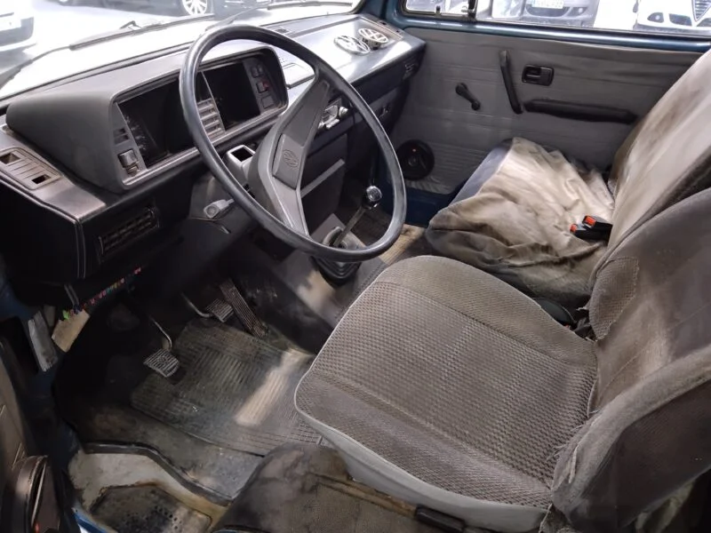 VOLKSWAGEN CARAVELLE