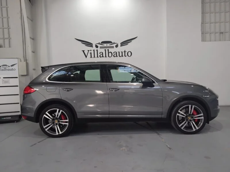 PORSCHE Cayenne Turbo