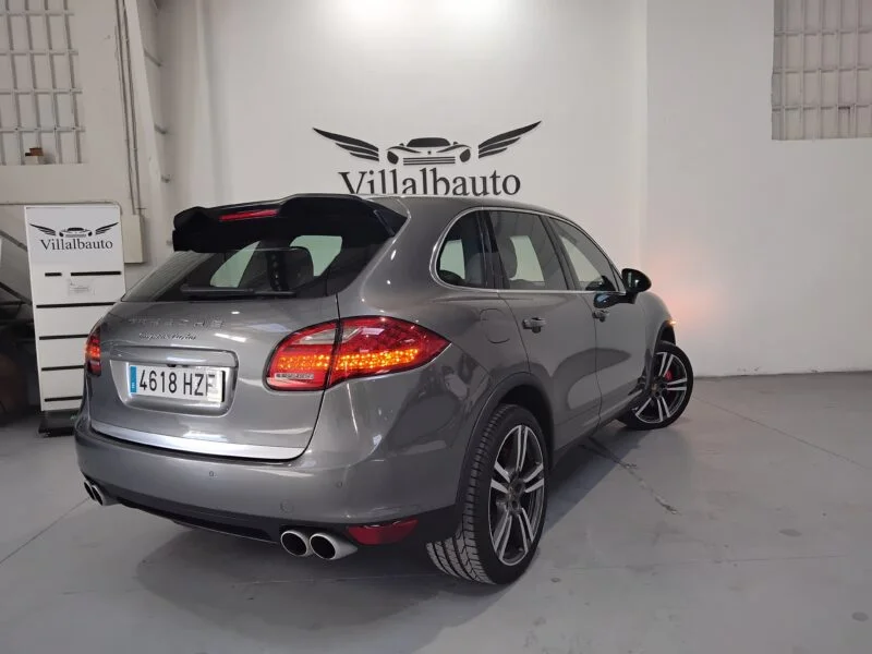 PORSCHE Cayenne Turbo