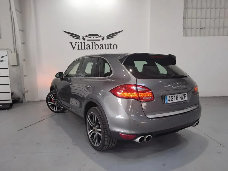 PORSCHE Cayenne Turbo