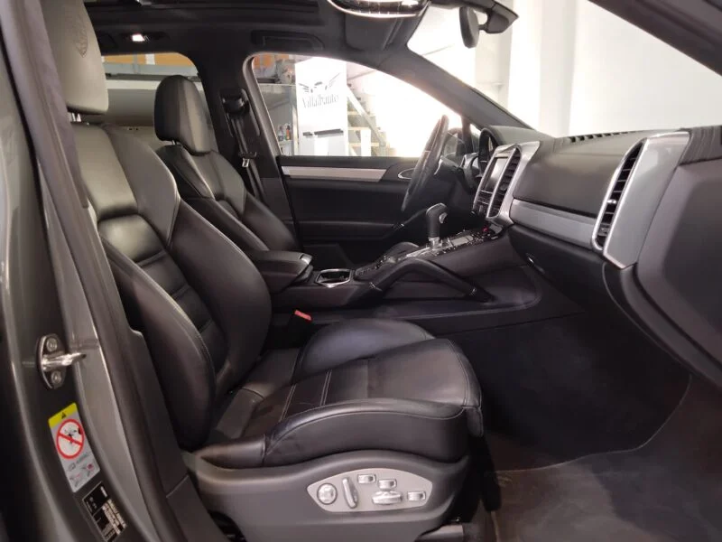 PORSCHE Cayenne Turbo