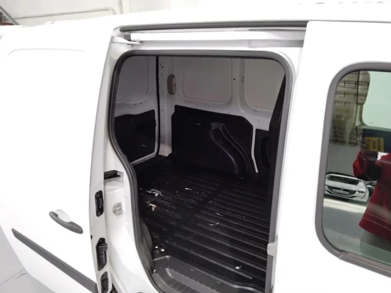 NISSAN NV250