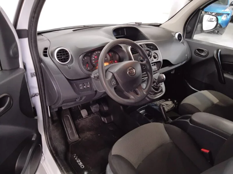 NISSAN NV250