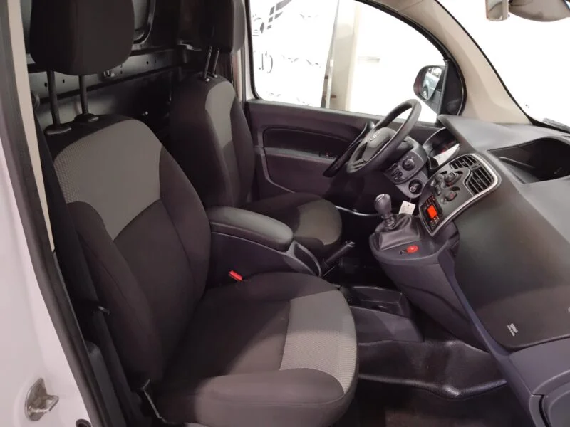 NISSAN NV250