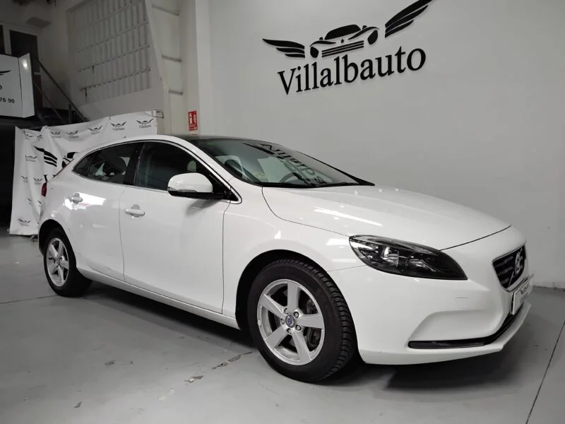 VOLVO V40 D3