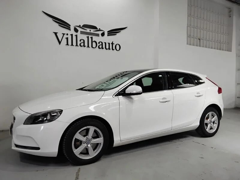 VOLVO V40 D3