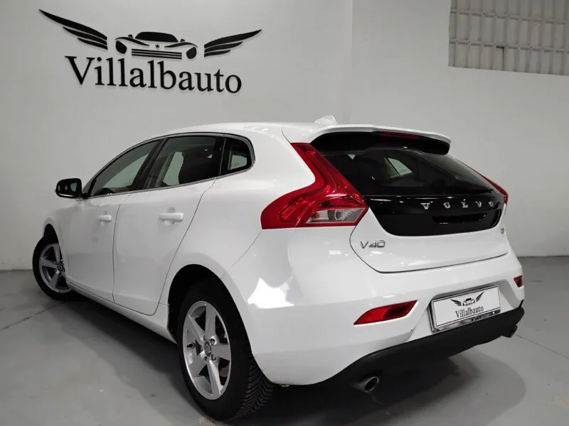 VOLVO V40 D3