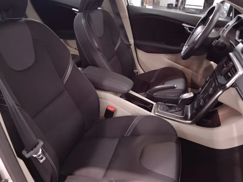 VOLVO V40 D3