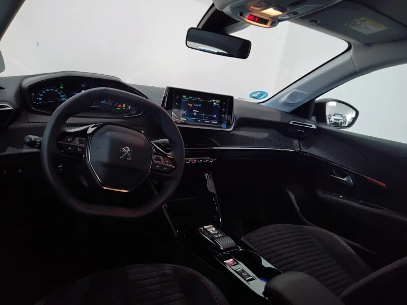 PEUGEOT e-208