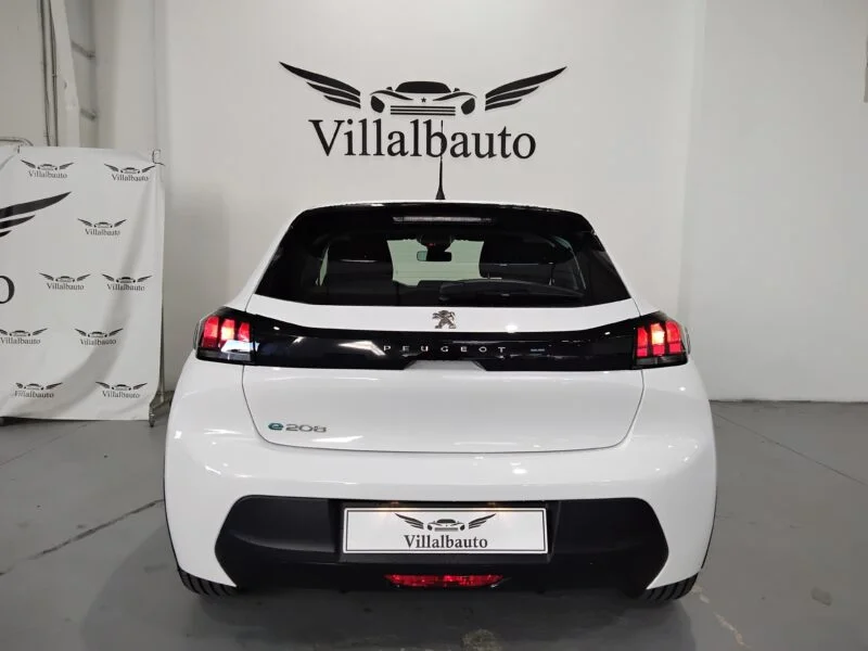 PEUGEOT e-208