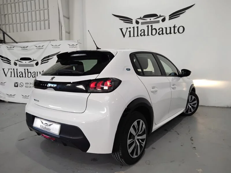 PEUGEOT e-208