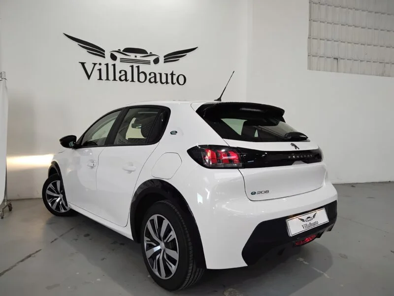 PEUGEOT e-208