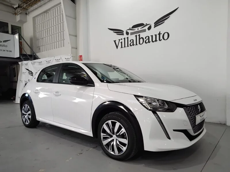 PEUGEOT e-208