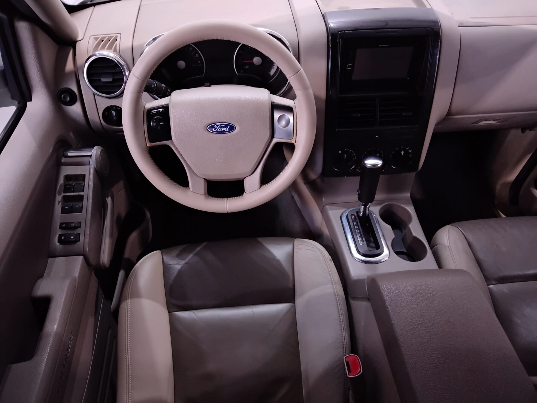 FORD Explorer XLT 4.0 V6