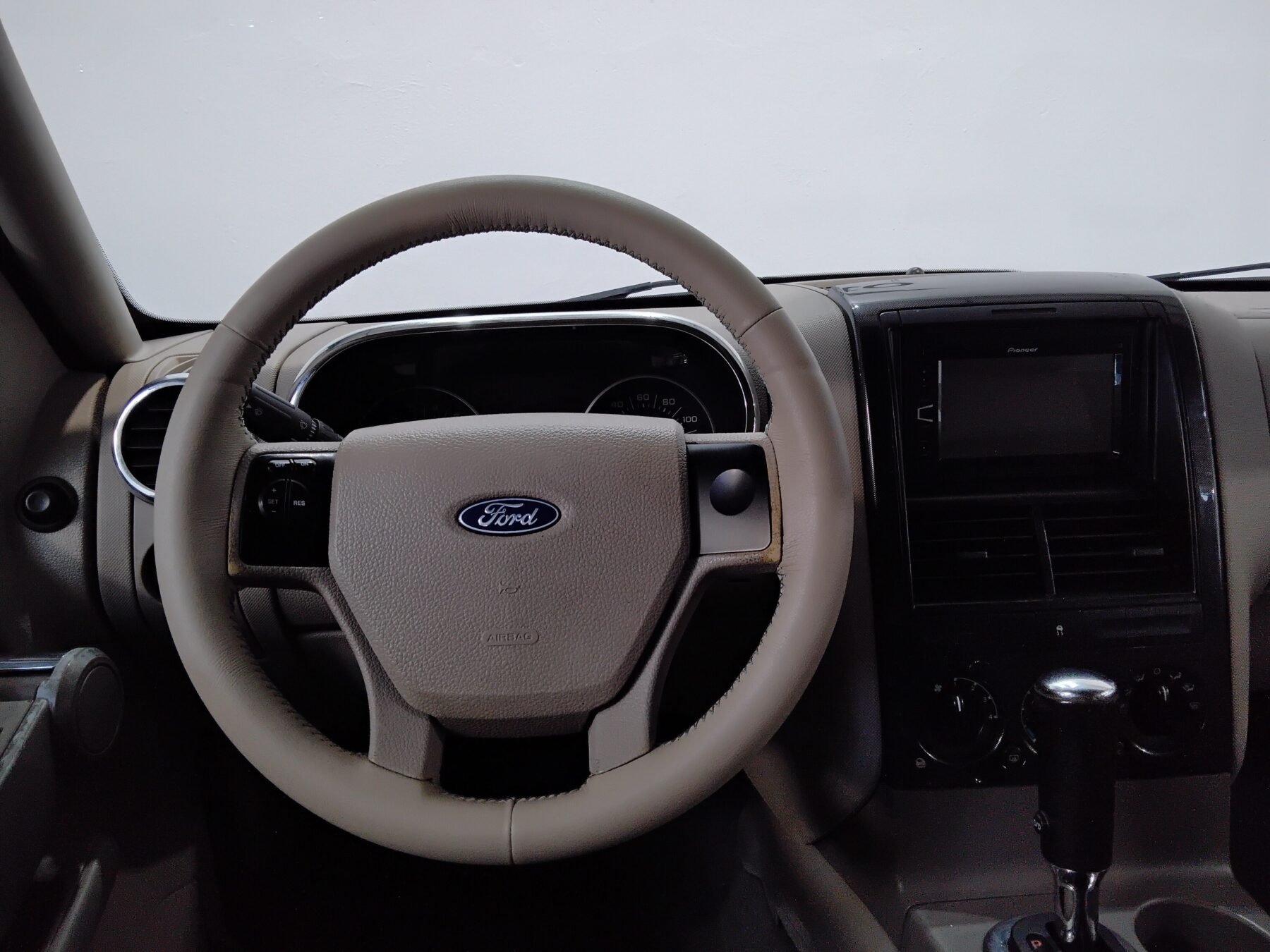 FORD Explorer XLT 4.0 V6