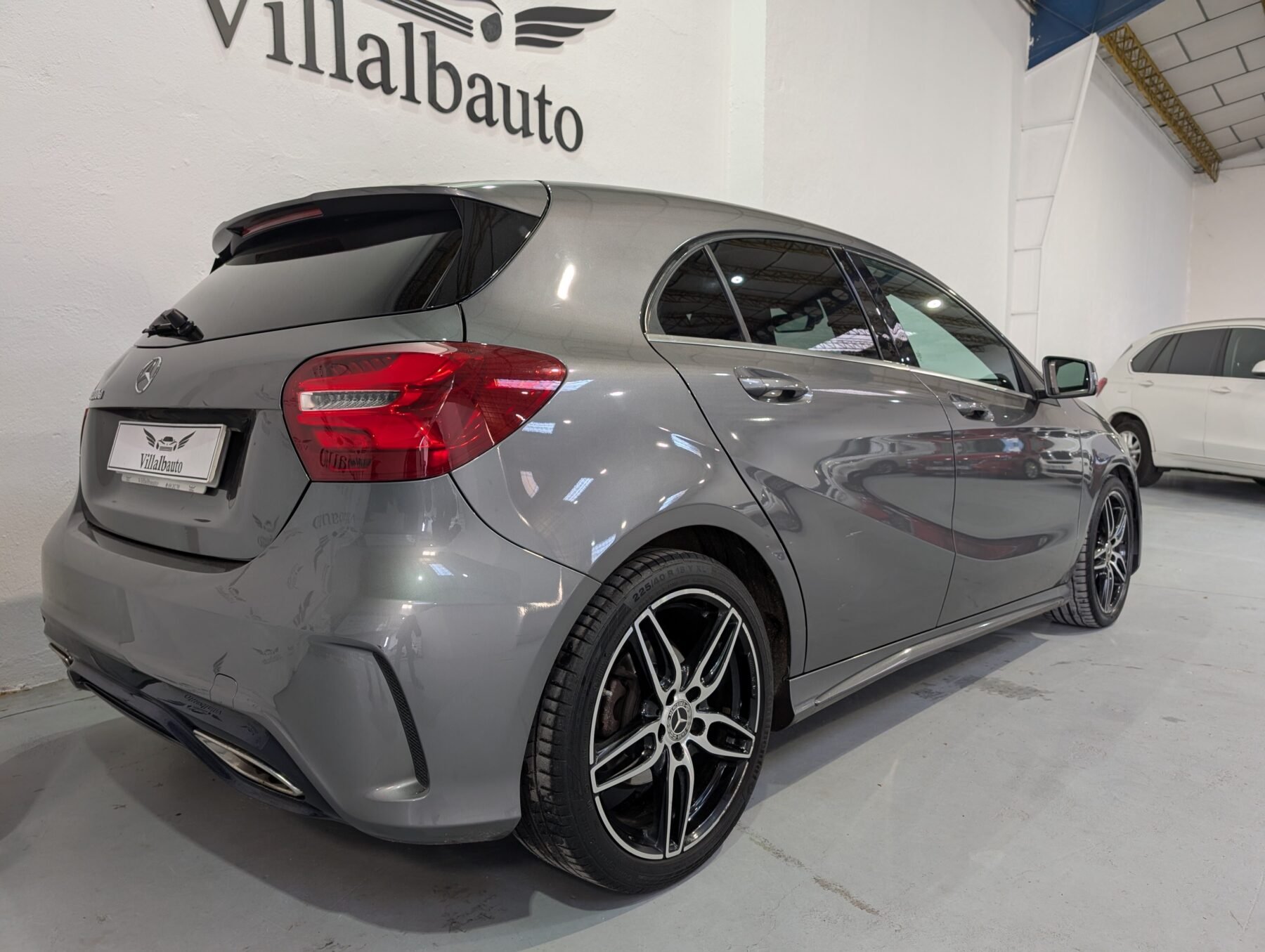 MERCEDES-BENZ A200d Pack AMG