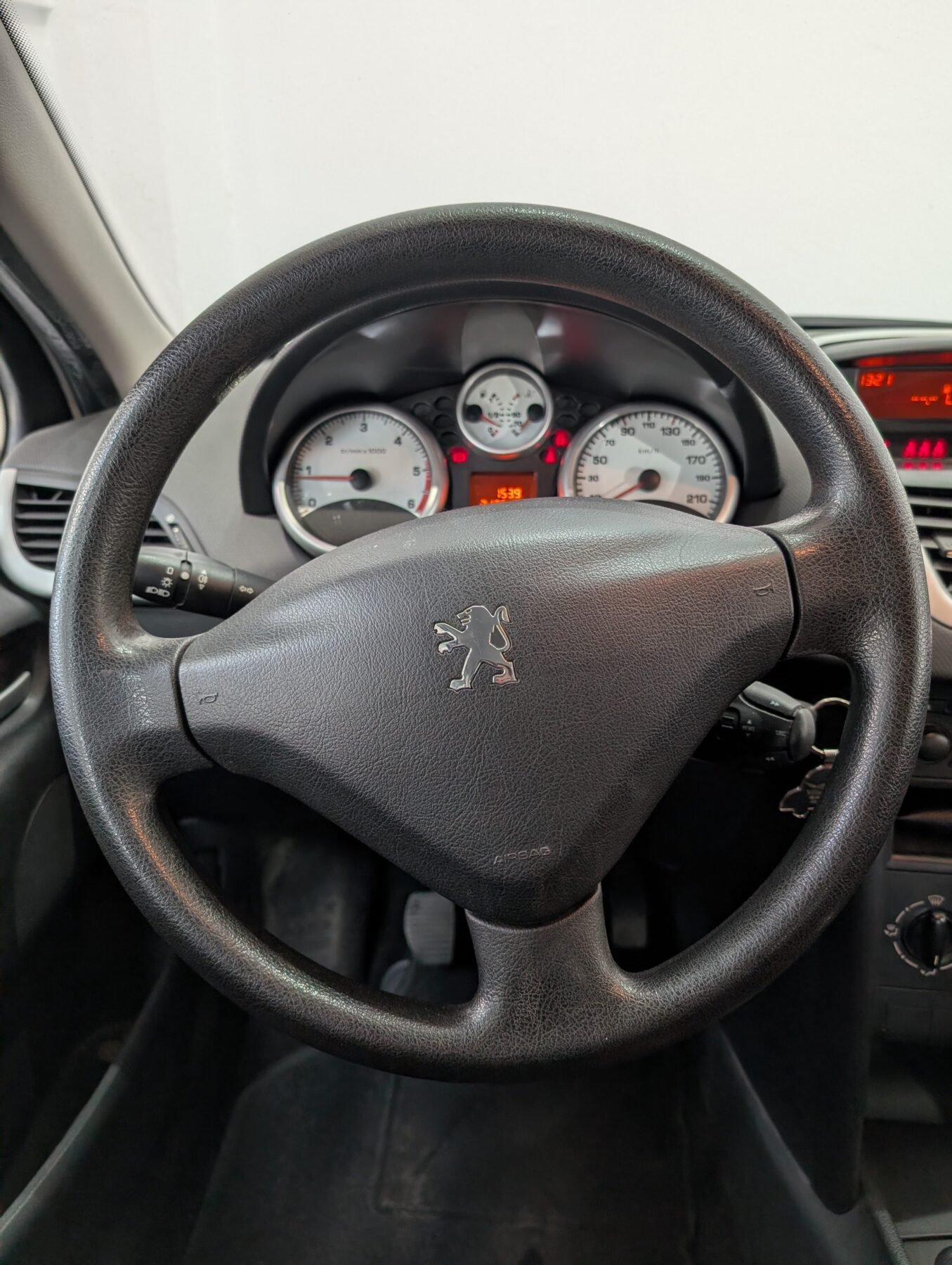 PEUGEOT 207