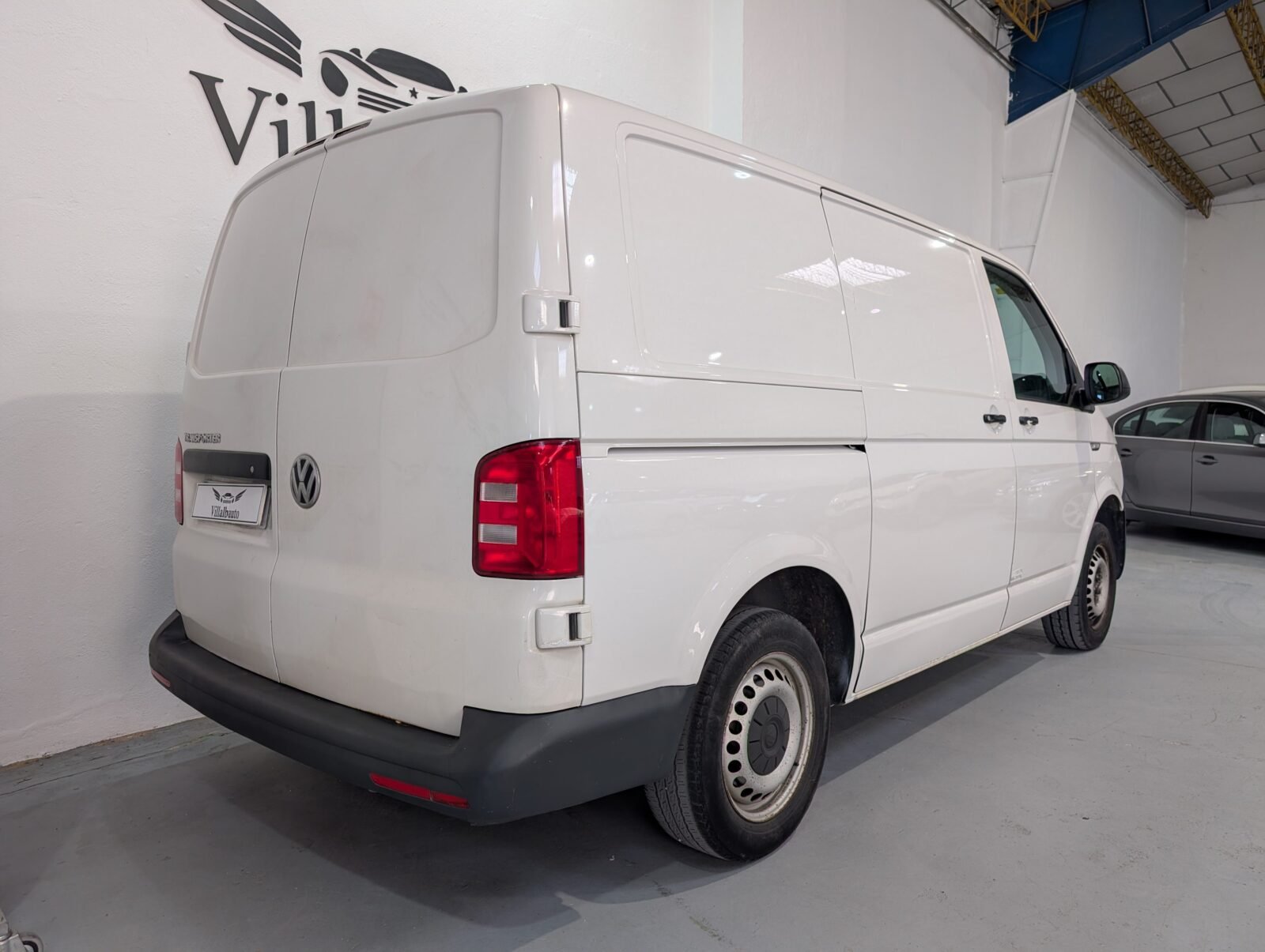 VOLKSWAGEN Transporter 2.0 TDI FURGÓN 