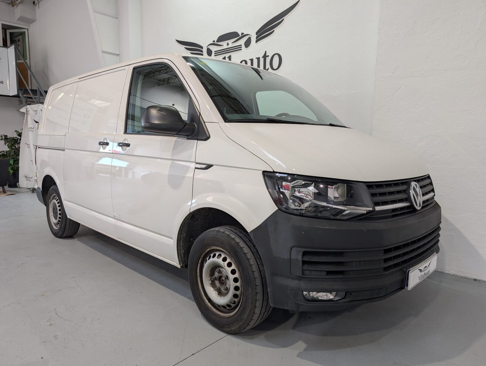 VOLKSWAGEN Transporter 2.0 TDI FURGÓN 