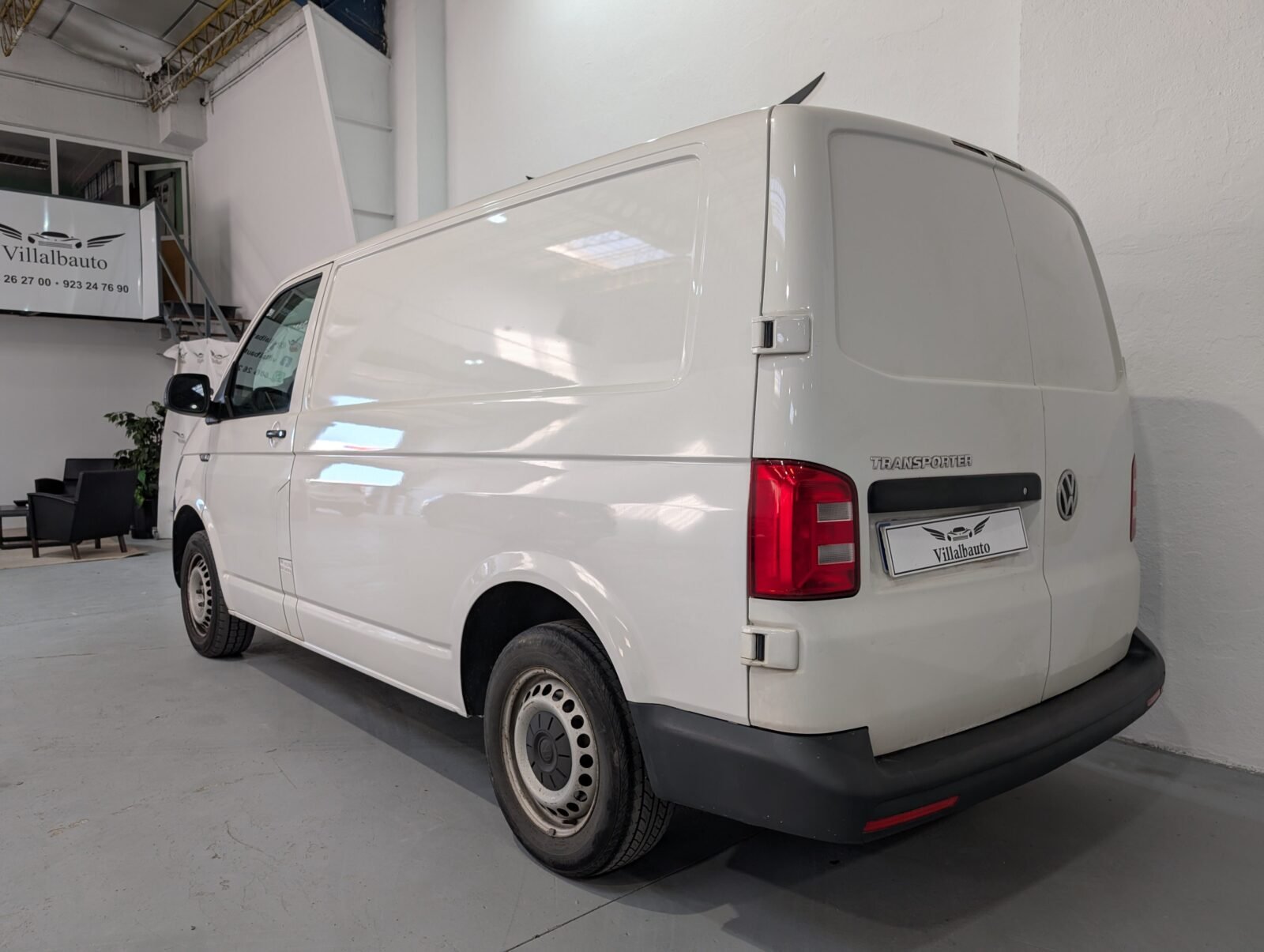 VOLKSWAGEN Transporter 2.0 TDI FURGÓN 