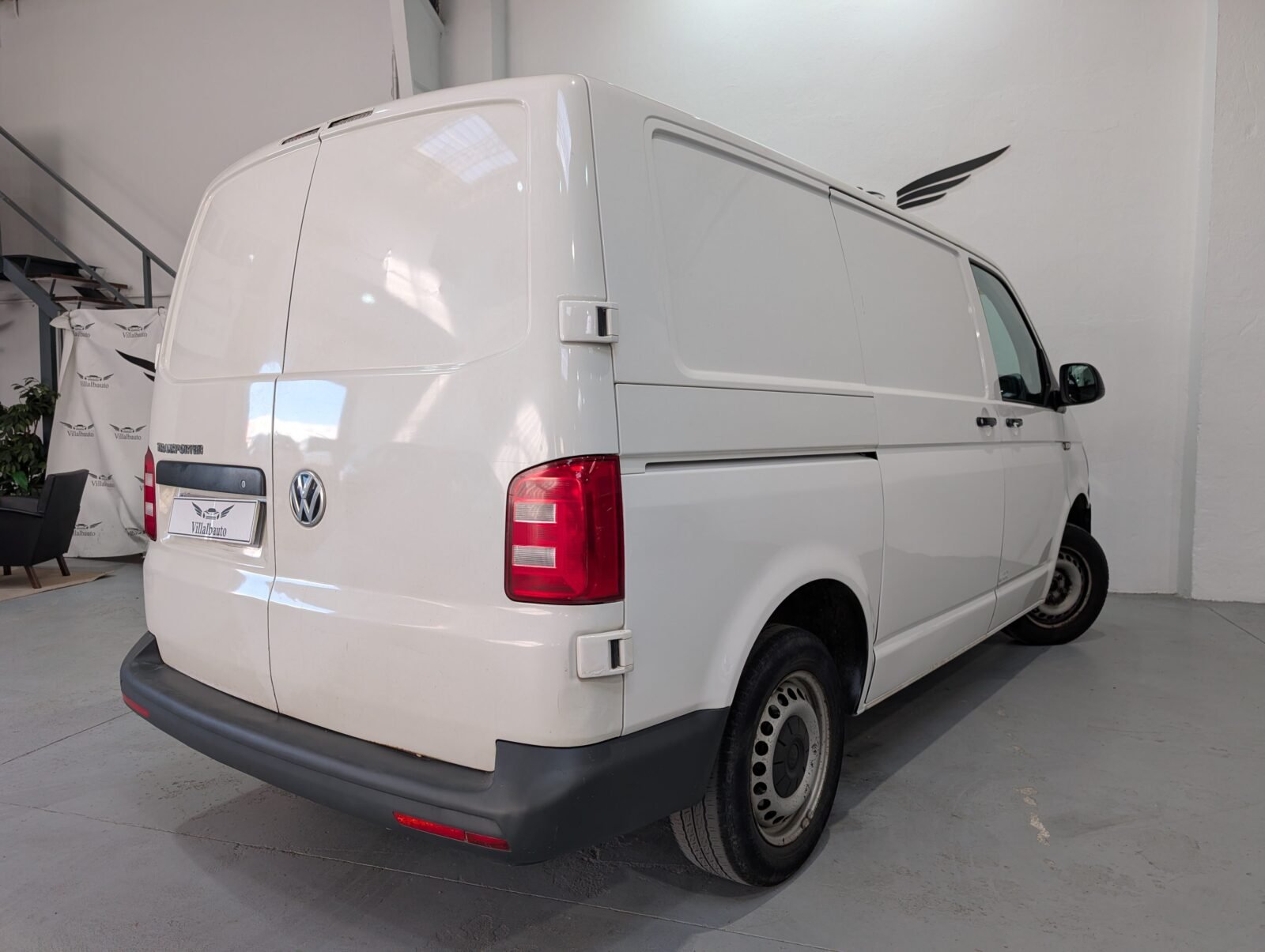 VOLKSWAGEN Transporter 2.0 TDI FURGÓN 