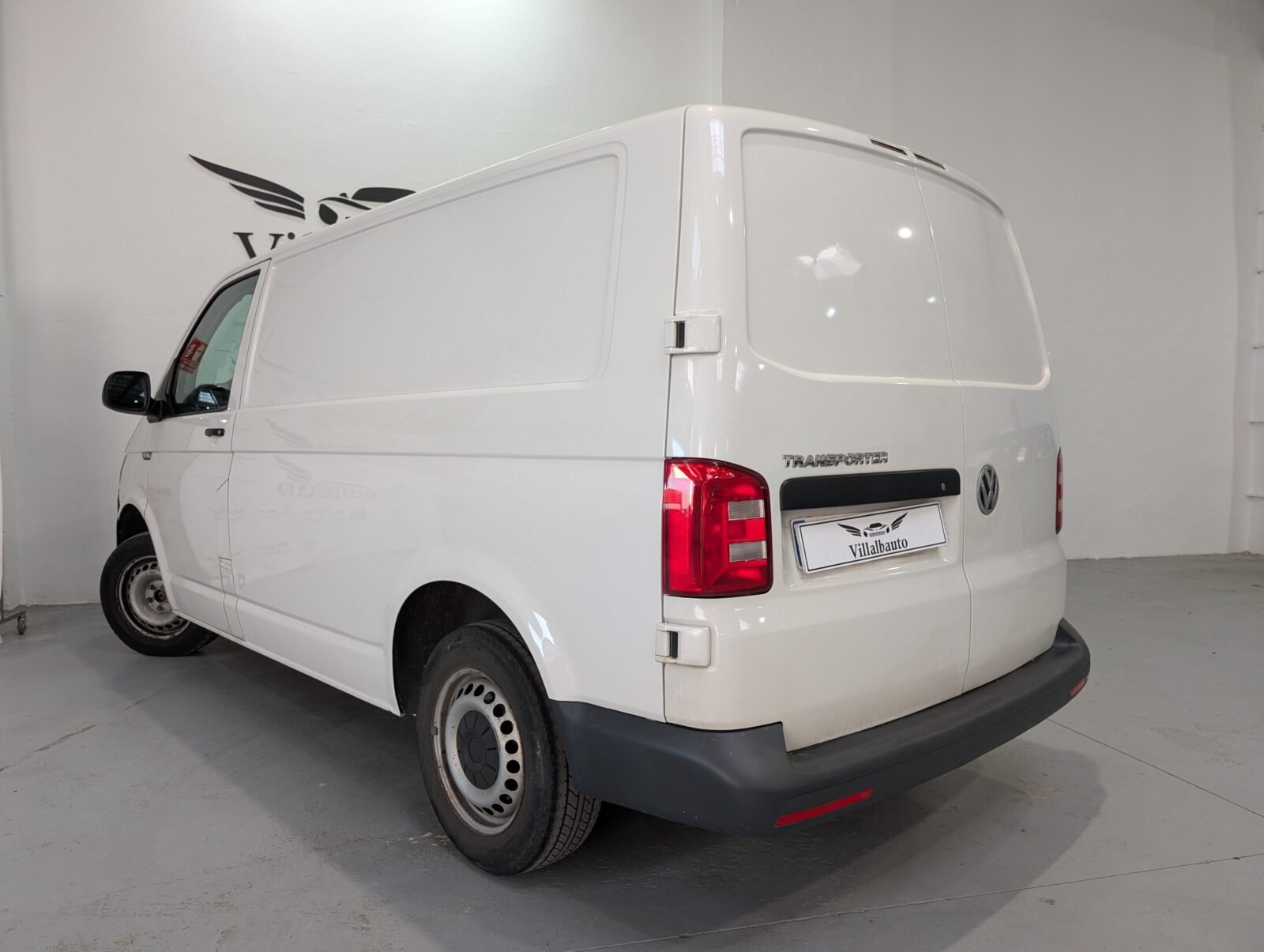 VOLKSWAGEN Transporter 2.0 TDI FURGÓN 
