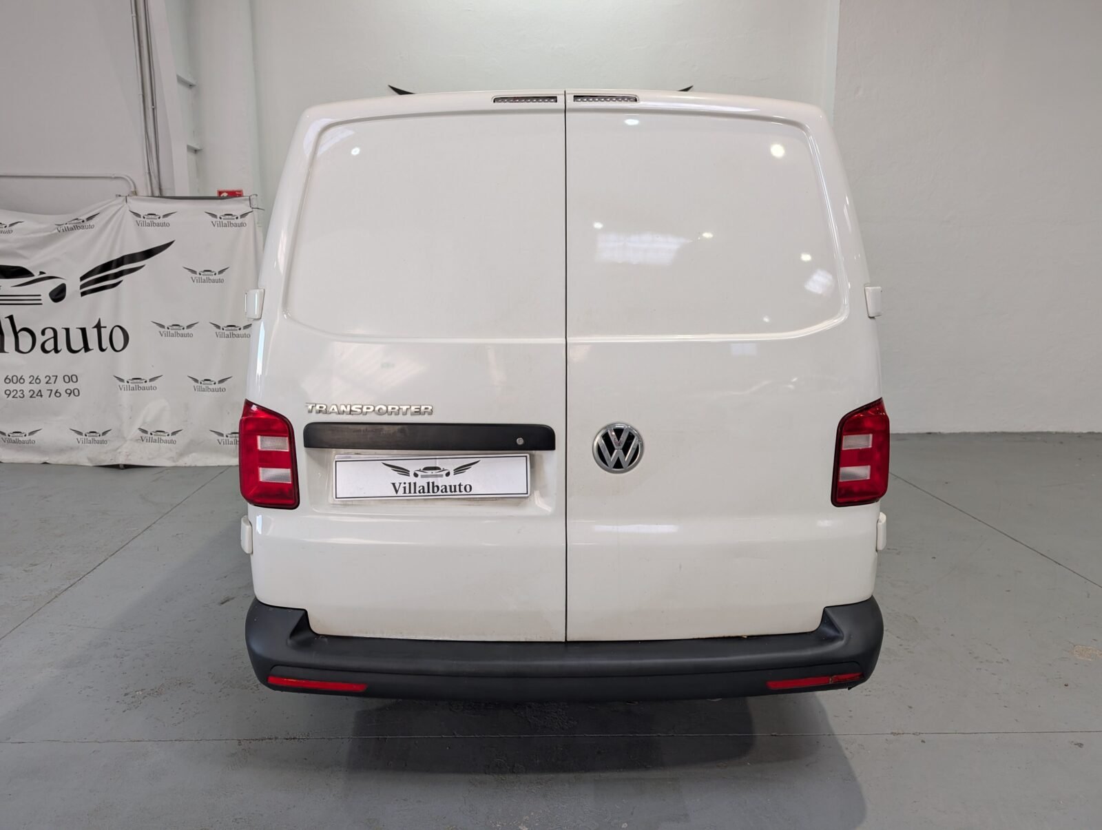 VOLKSWAGEN Transporter 2.0 TDI FURGÓN 