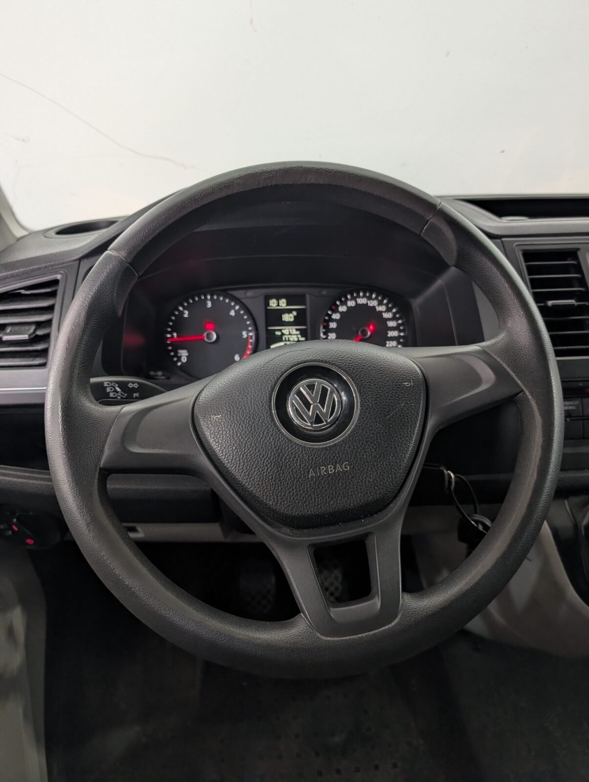 VOLKSWAGEN Transporter 2.0 TDI FURGÓN 