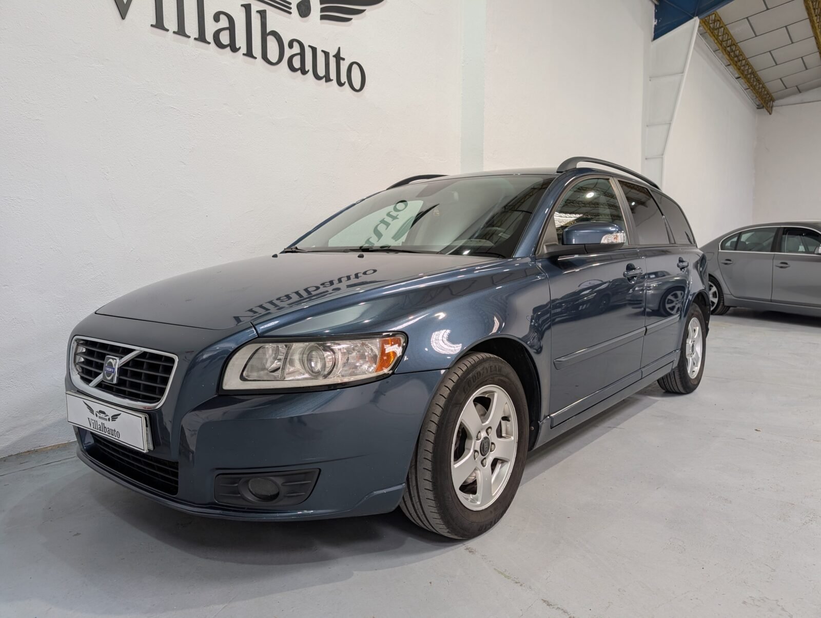 VOLVO V50