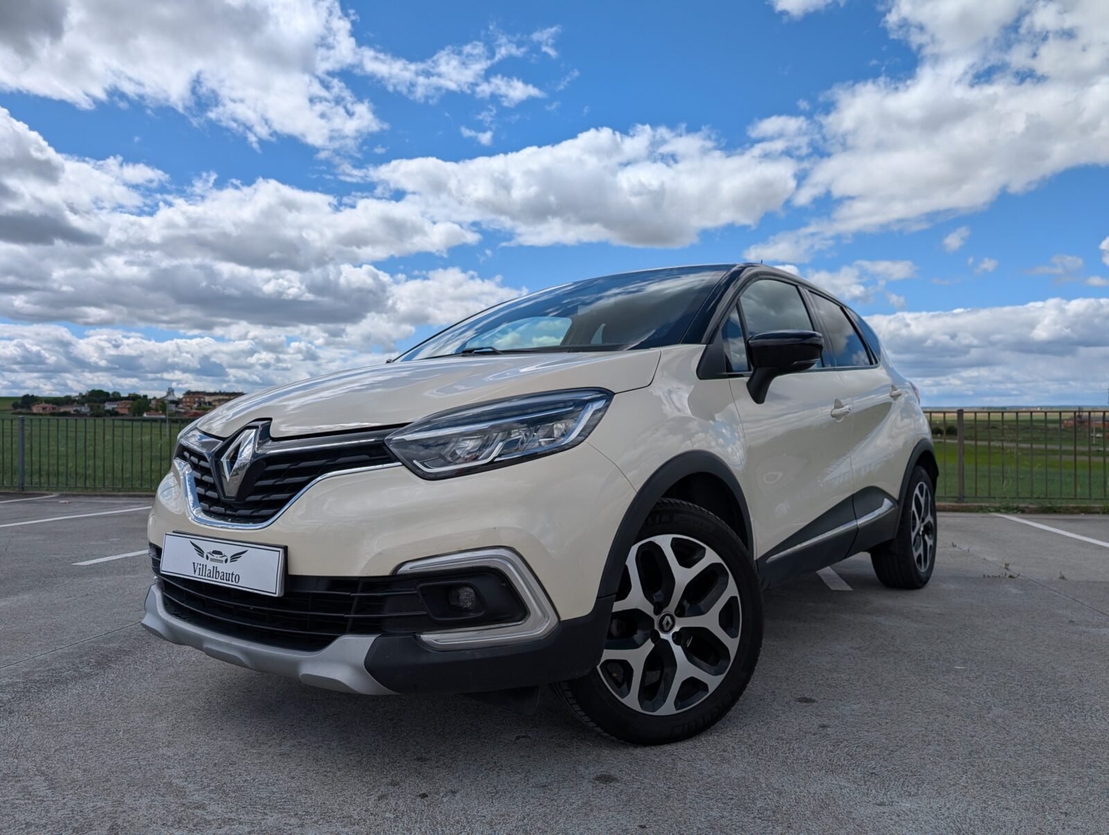 RENAULT CAPTUR Limited TCe