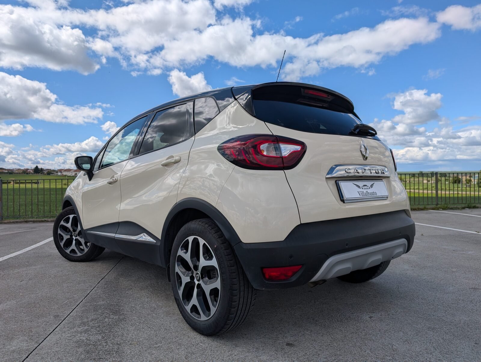RENAULT CAPTUR Limited TCe