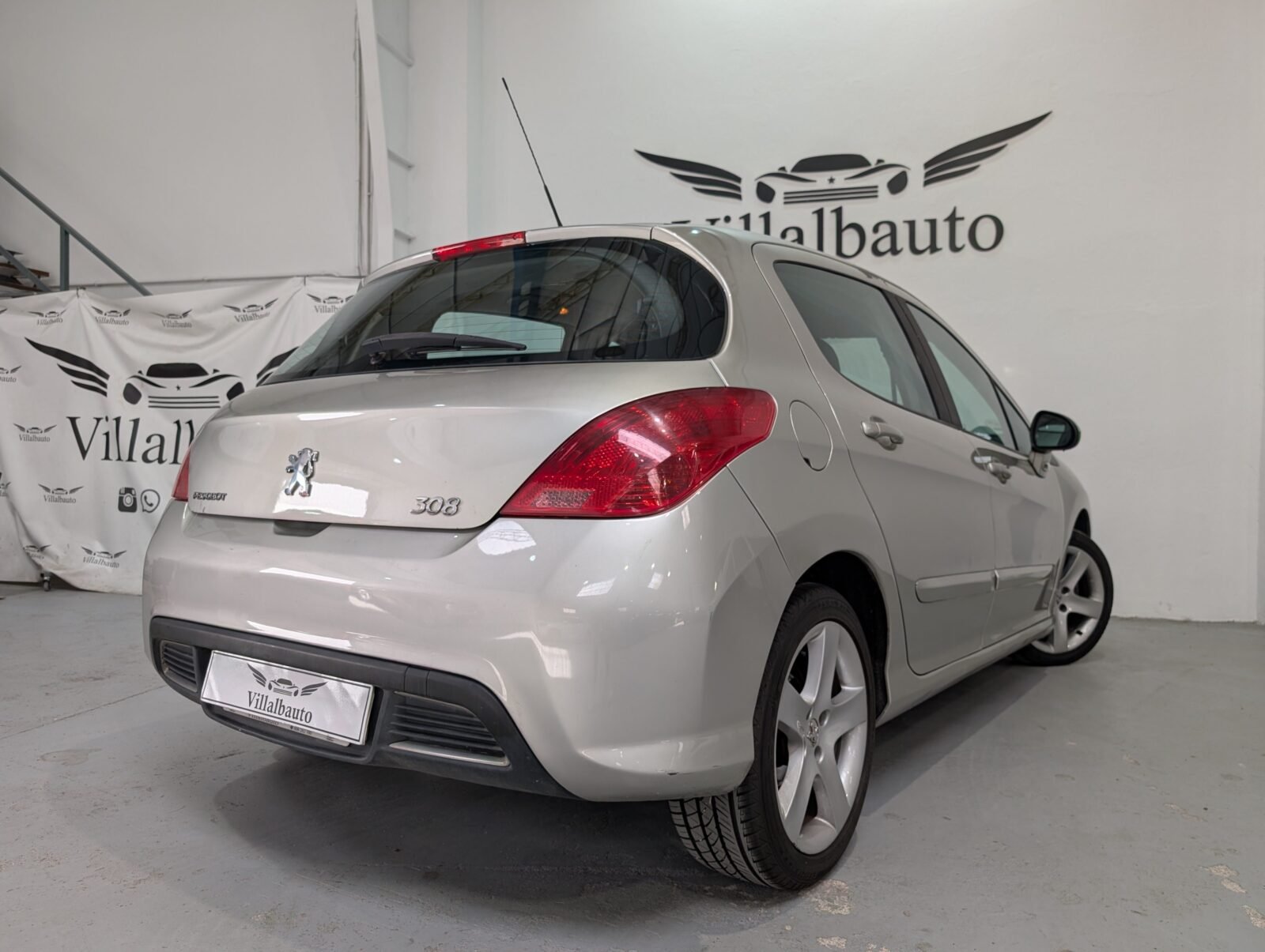 PEUGEOT 308