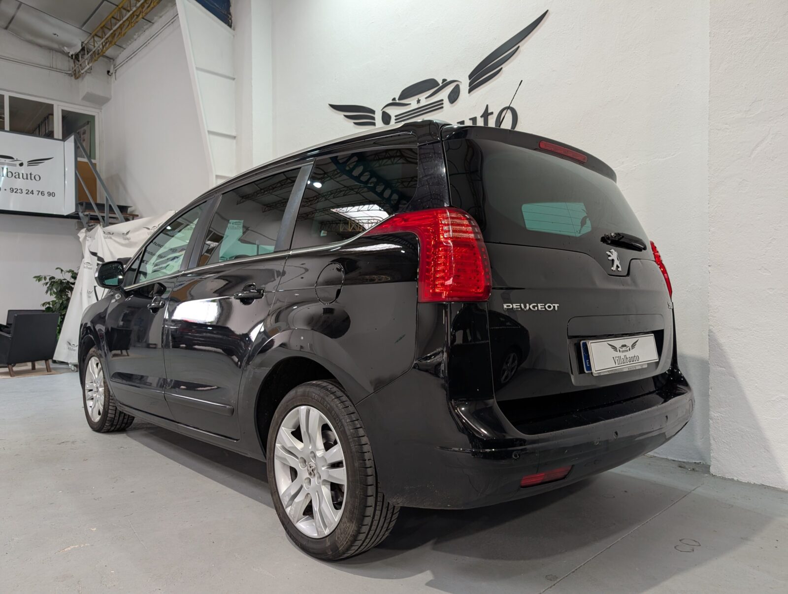 PEUGEOT 5008