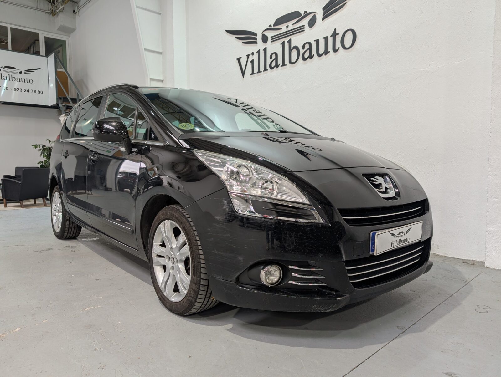 PEUGEOT 5008