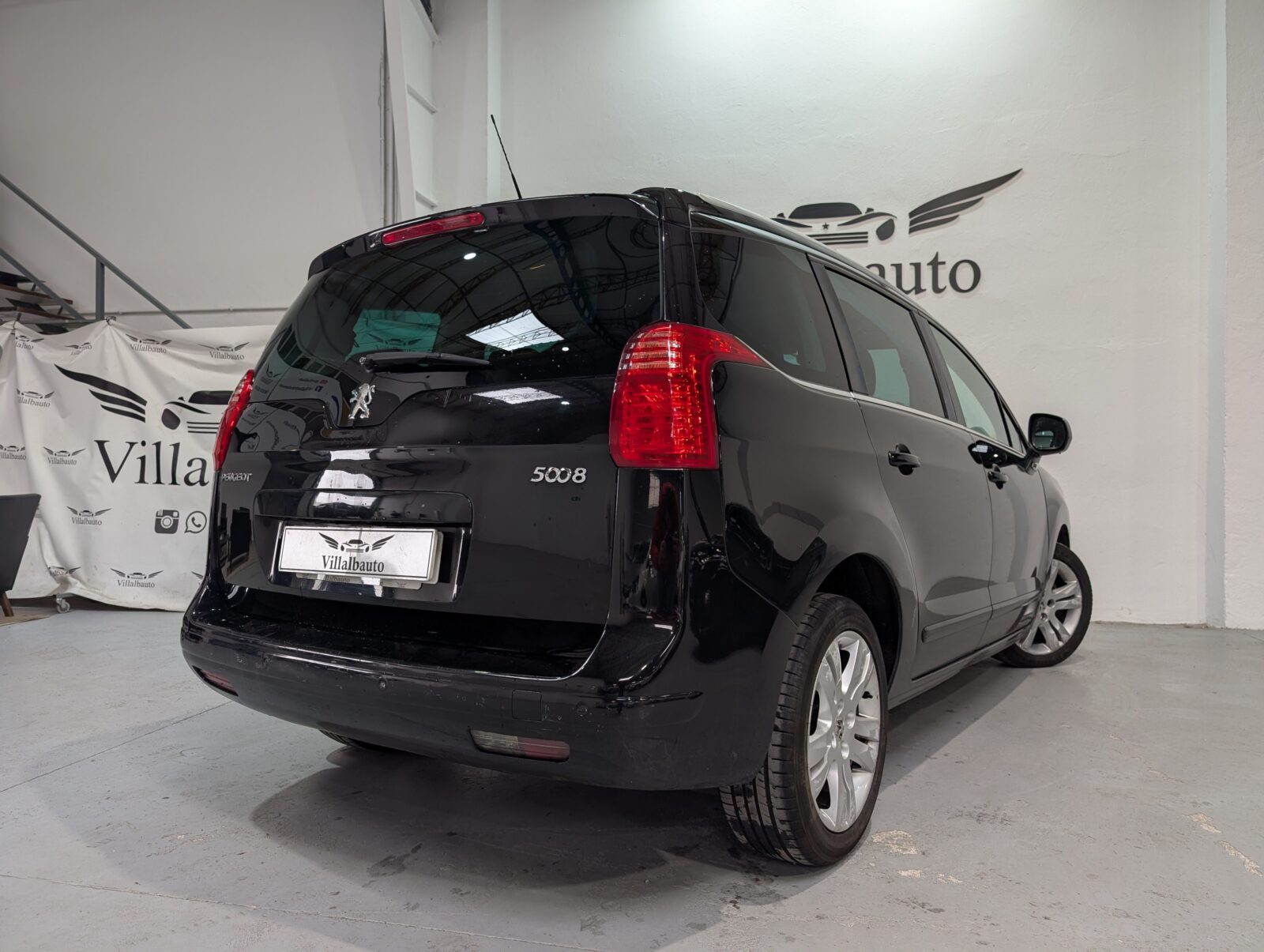 PEUGEOT 5008