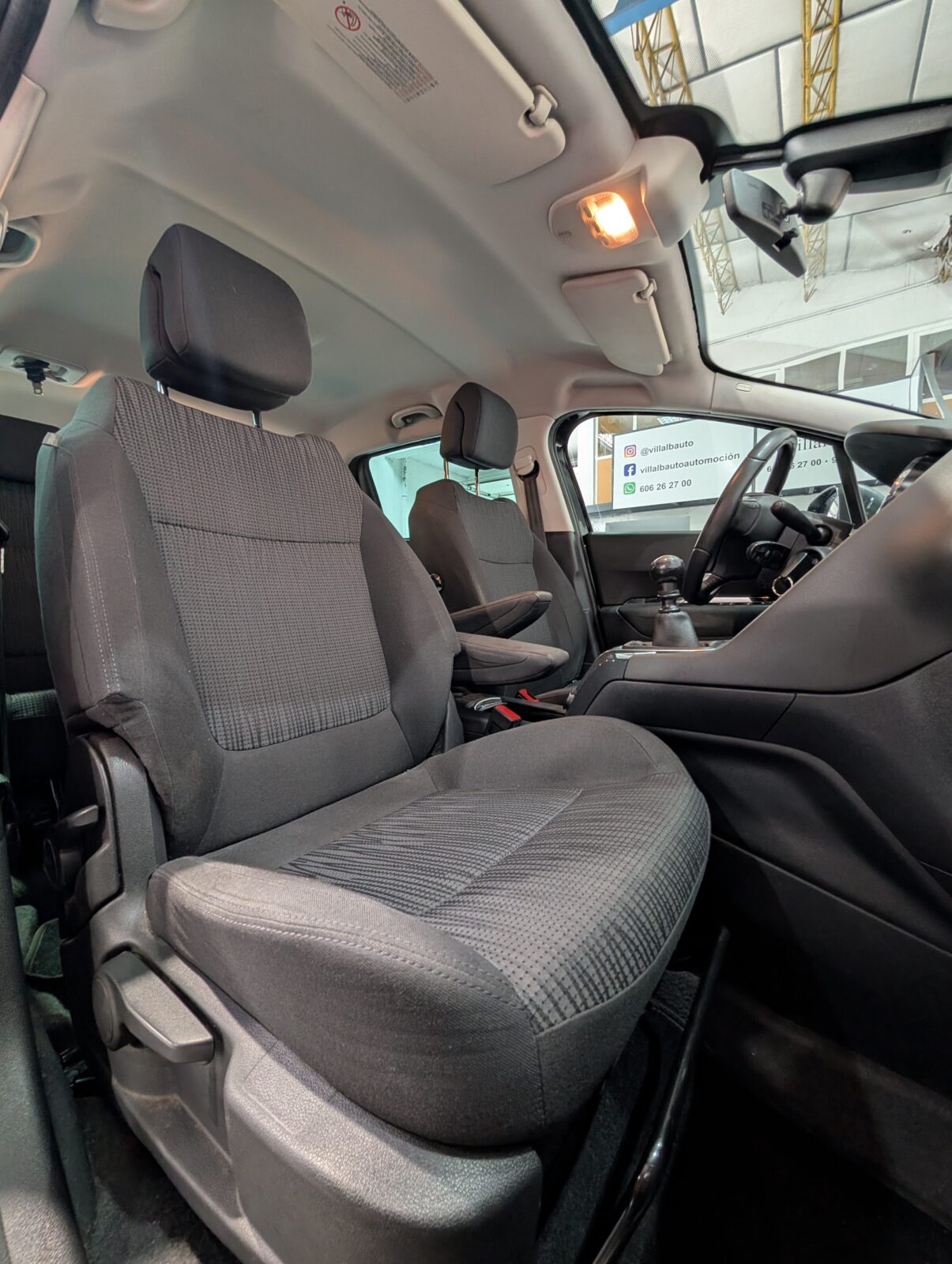 PEUGEOT 5008
