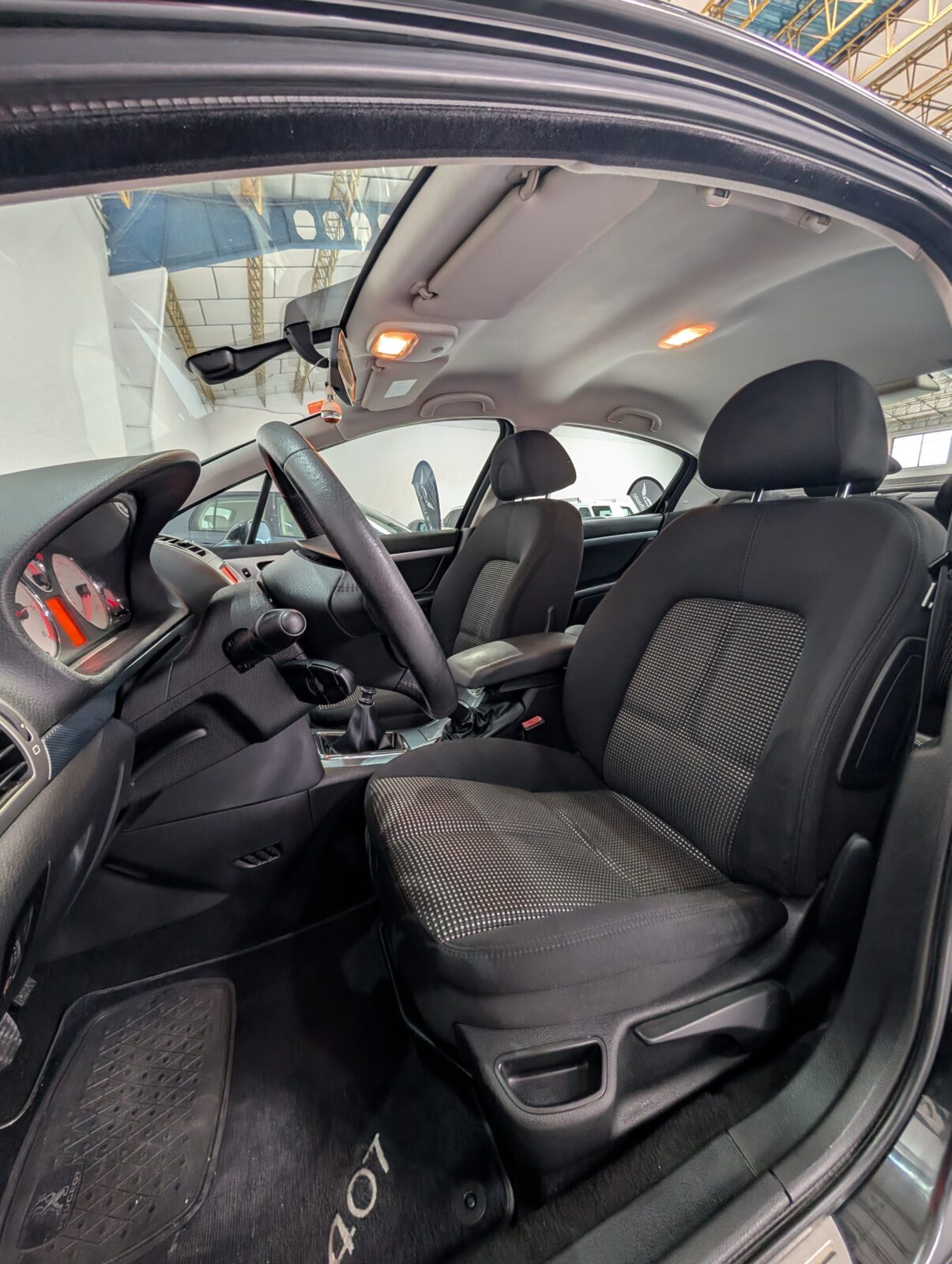 PEUGEOT 407