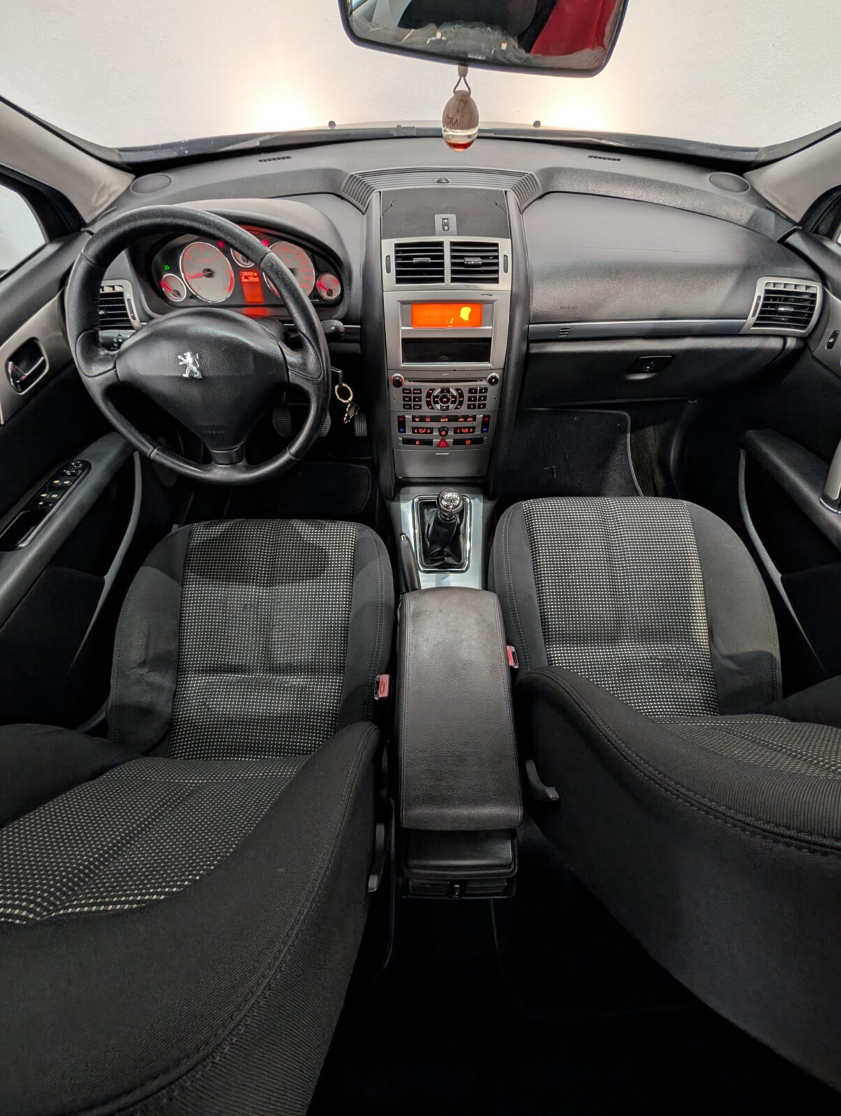 PEUGEOT 407